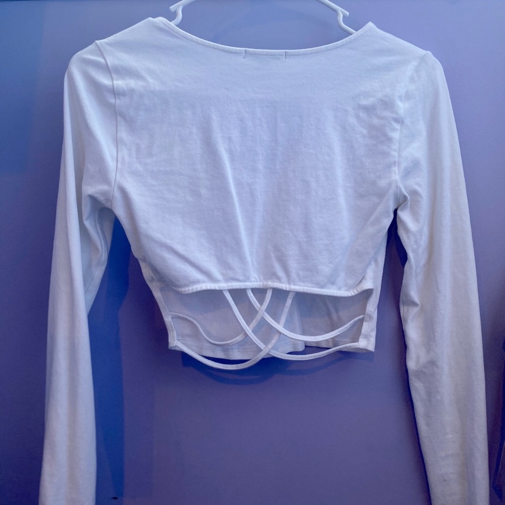 Strappy long sleeved crop top